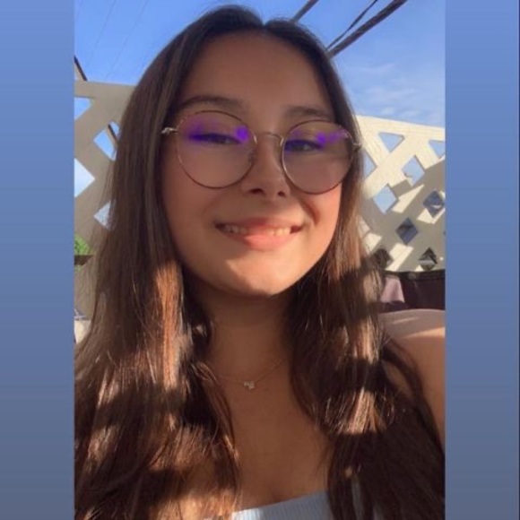 Meet your Posher, Noémy - Picture 1 of 1